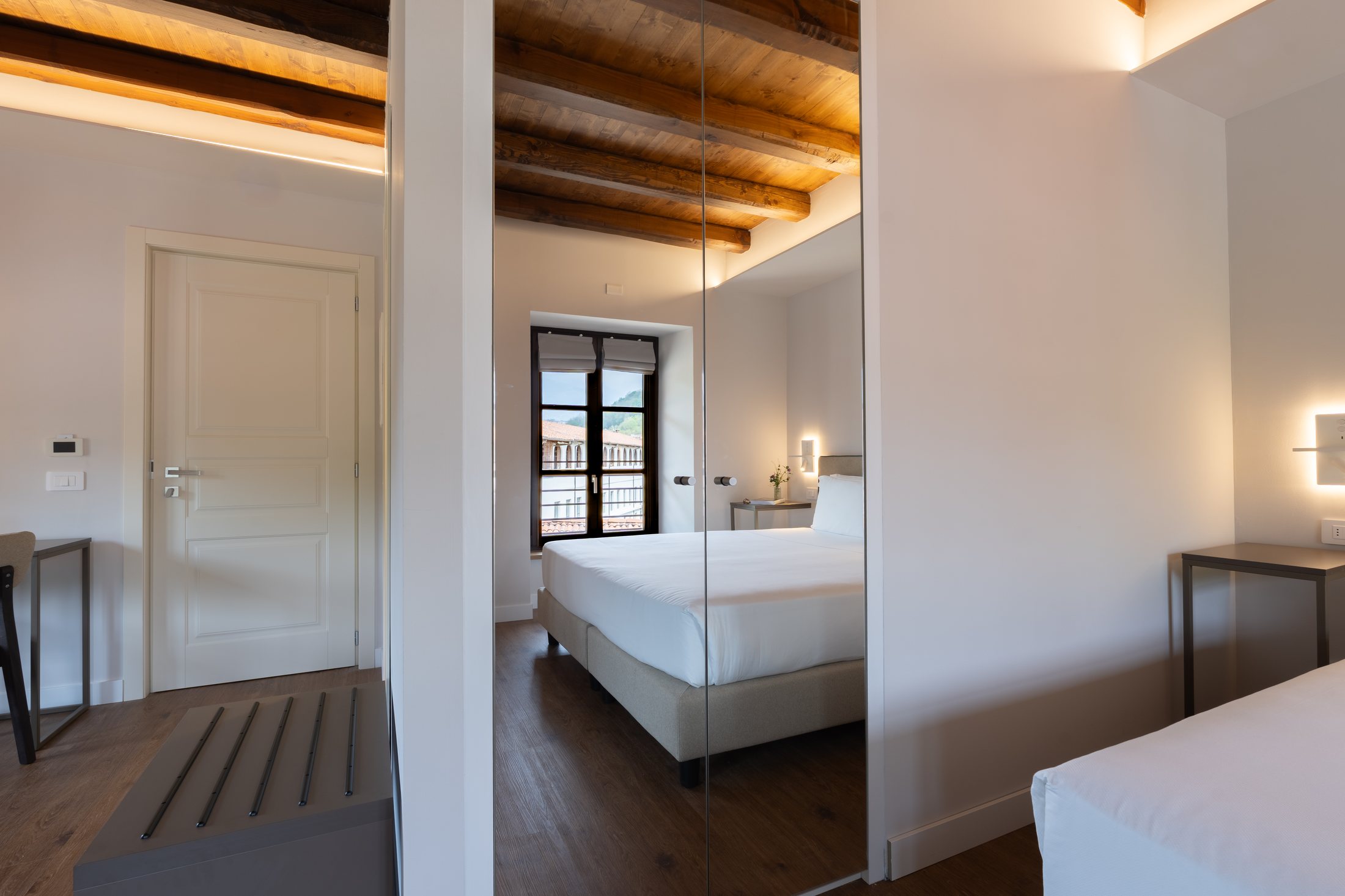 Art Family Room con equilibrio tra letto e zona giorno.
