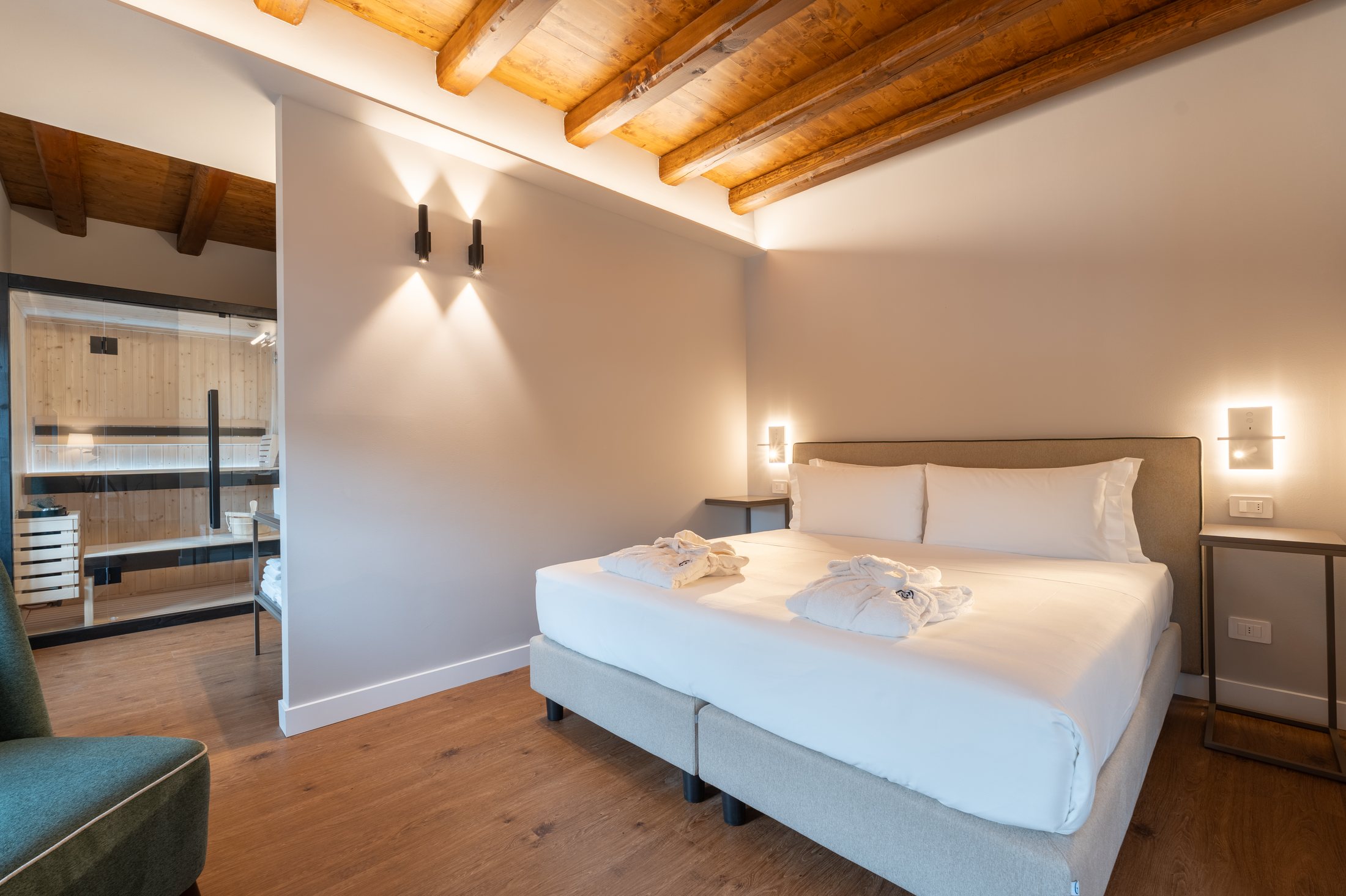 Art Junior Wellness con letto e sauna privata.