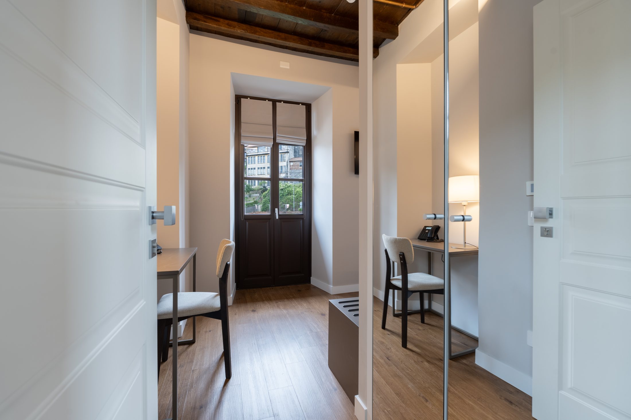 Art Room Deluxe con apertura piu ampia e luce naturale.