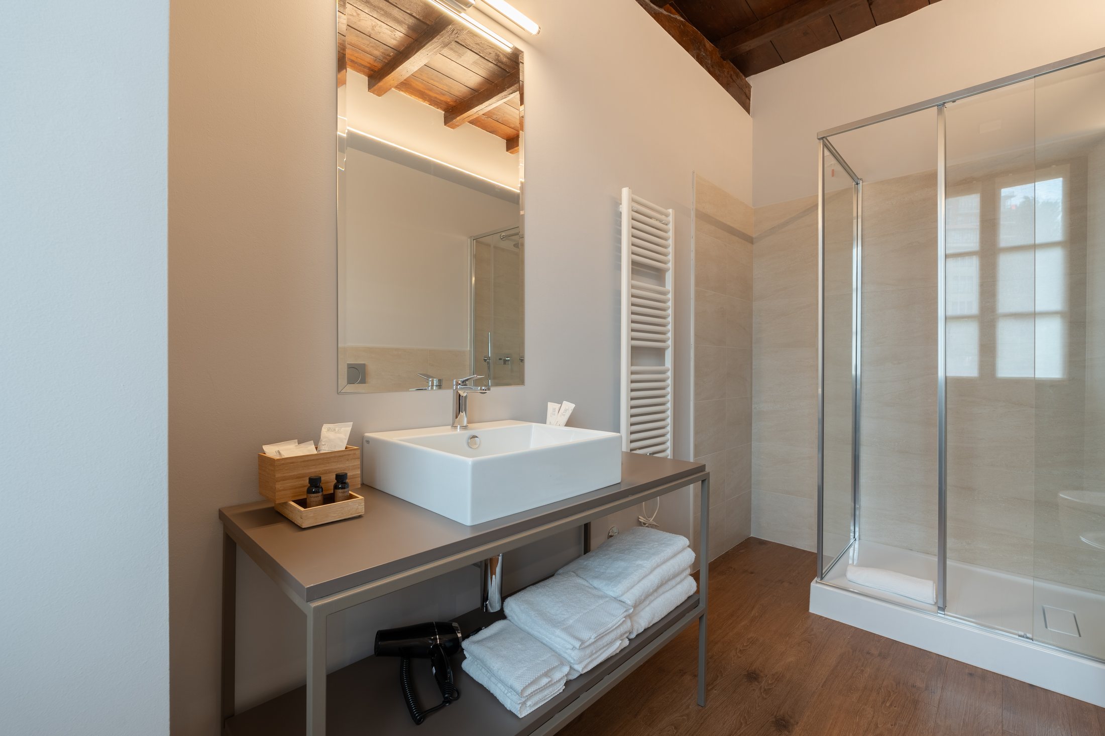 Art Room Deluxe con prospettiva luminosa.